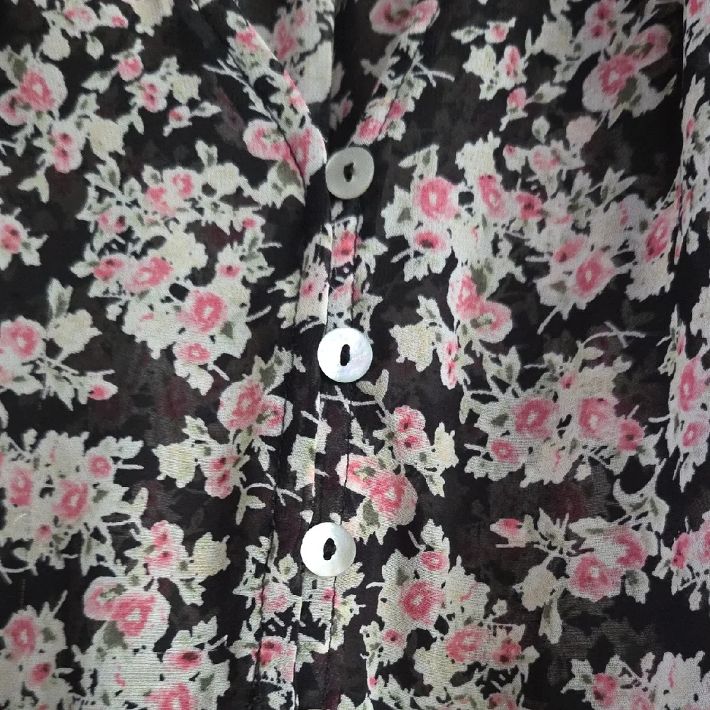 Everleigh Black, White & Pink Floral Buttoned Teired Sheer Blouse...med - Picture 4 of 7